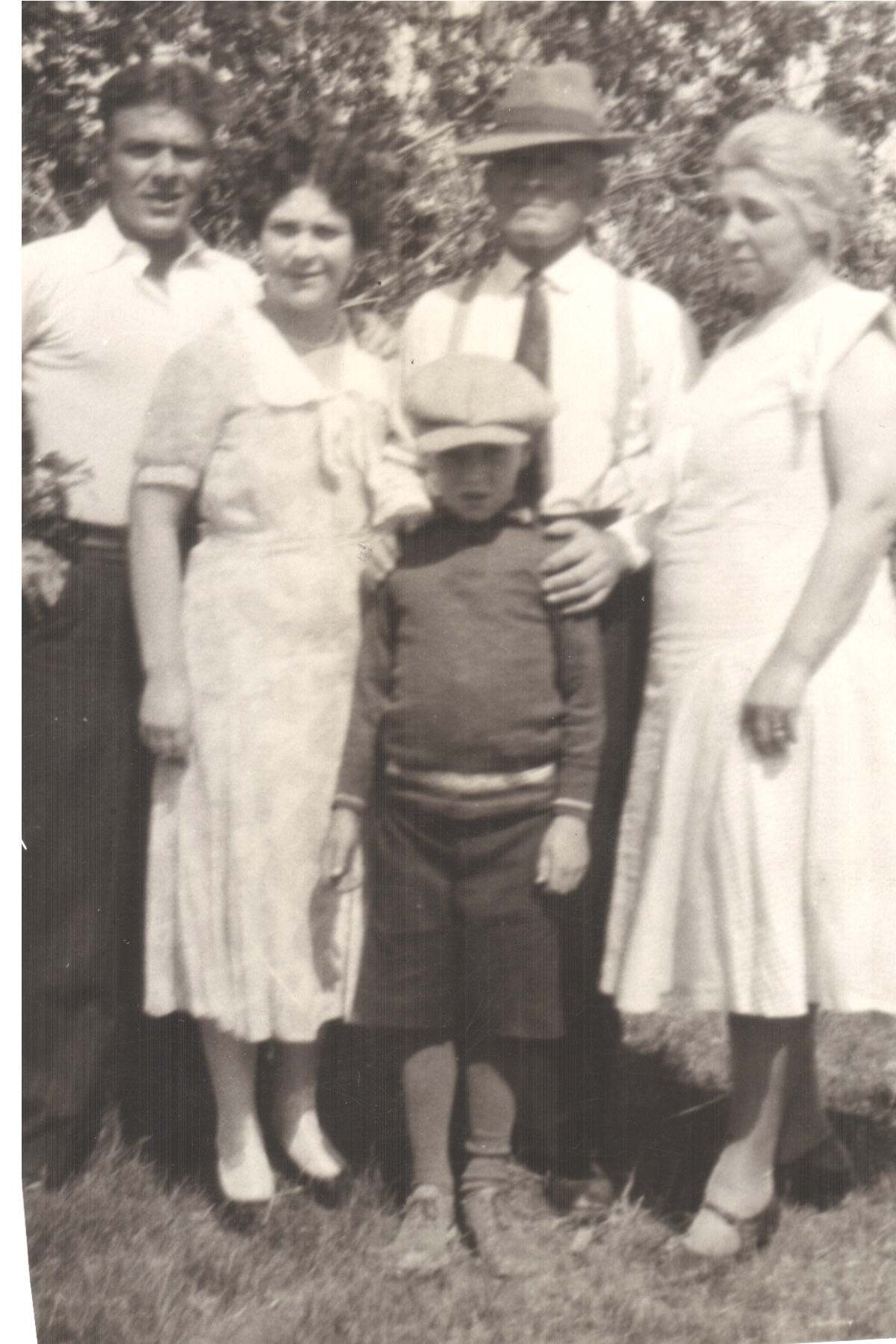  PHOTO Bolstad family minus Ted 1935 